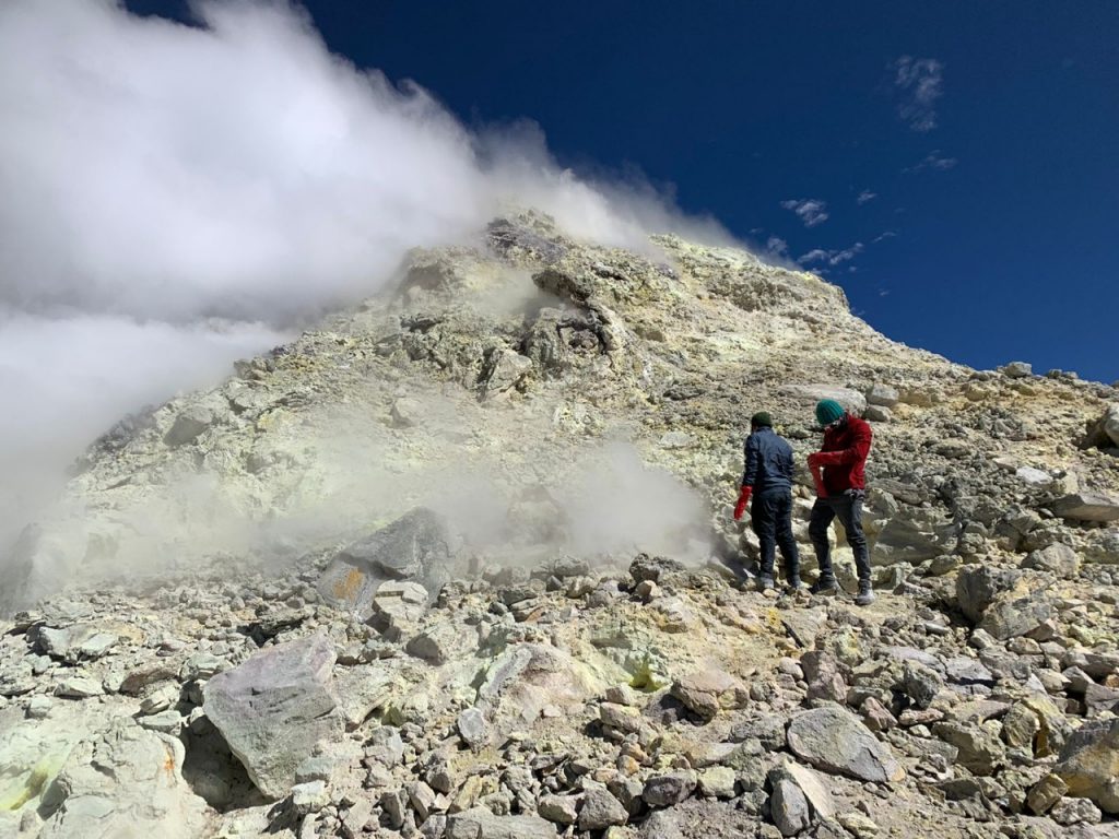 El equipo de Ckelar Volcanes de la Universidad Católica del Norte comienza campaña en los volcanes Guallatiri, Isluga, Olca y Láscar