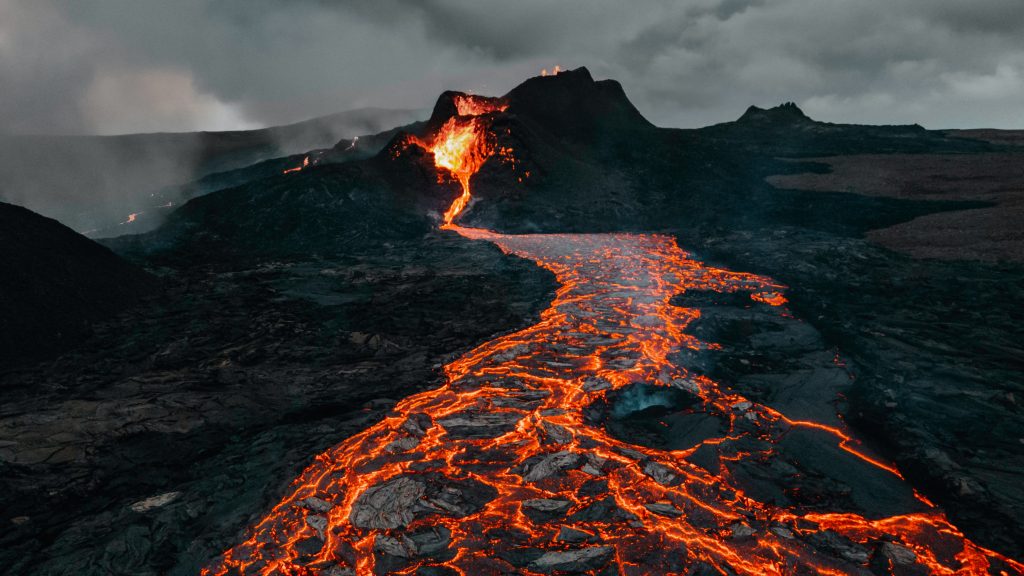 Felipe aguilera volcanólogo: “Es cuestión de hora y días para que se desate una erupción en Islandia”
