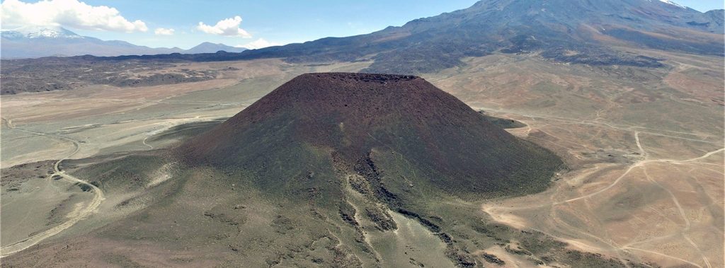 La Poruña: el pequeño y extraño volcán emplazado en el Desierto de Atacama