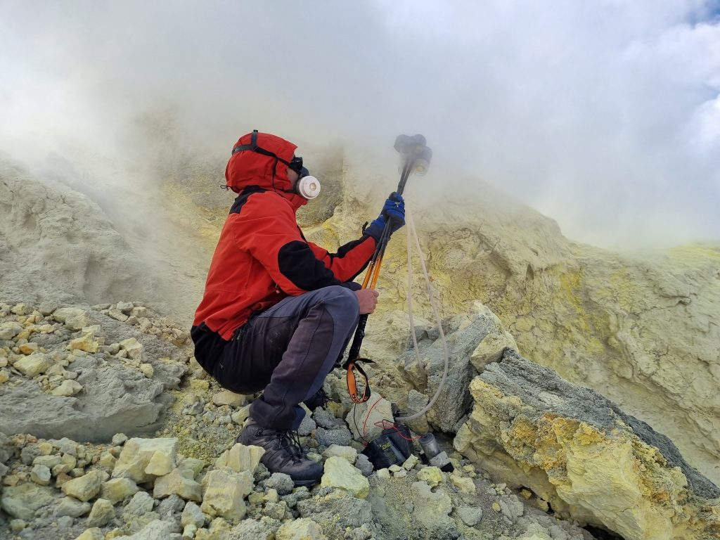 Volcanólogos estudiaron por más de 20 años volcanes activos con fumarolas en el norte de Chile